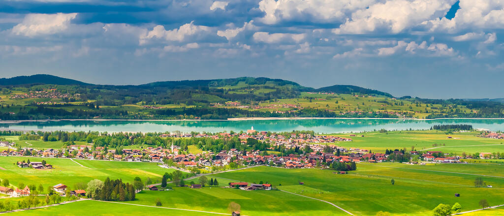 Der Forggensee liegt im Ostallgäu