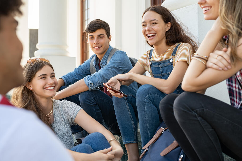 Schüler unterhalten sich